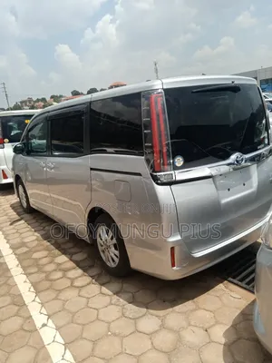 Toyota Noah 2016 Silver