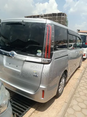 Toyota Noah 2016 Silver