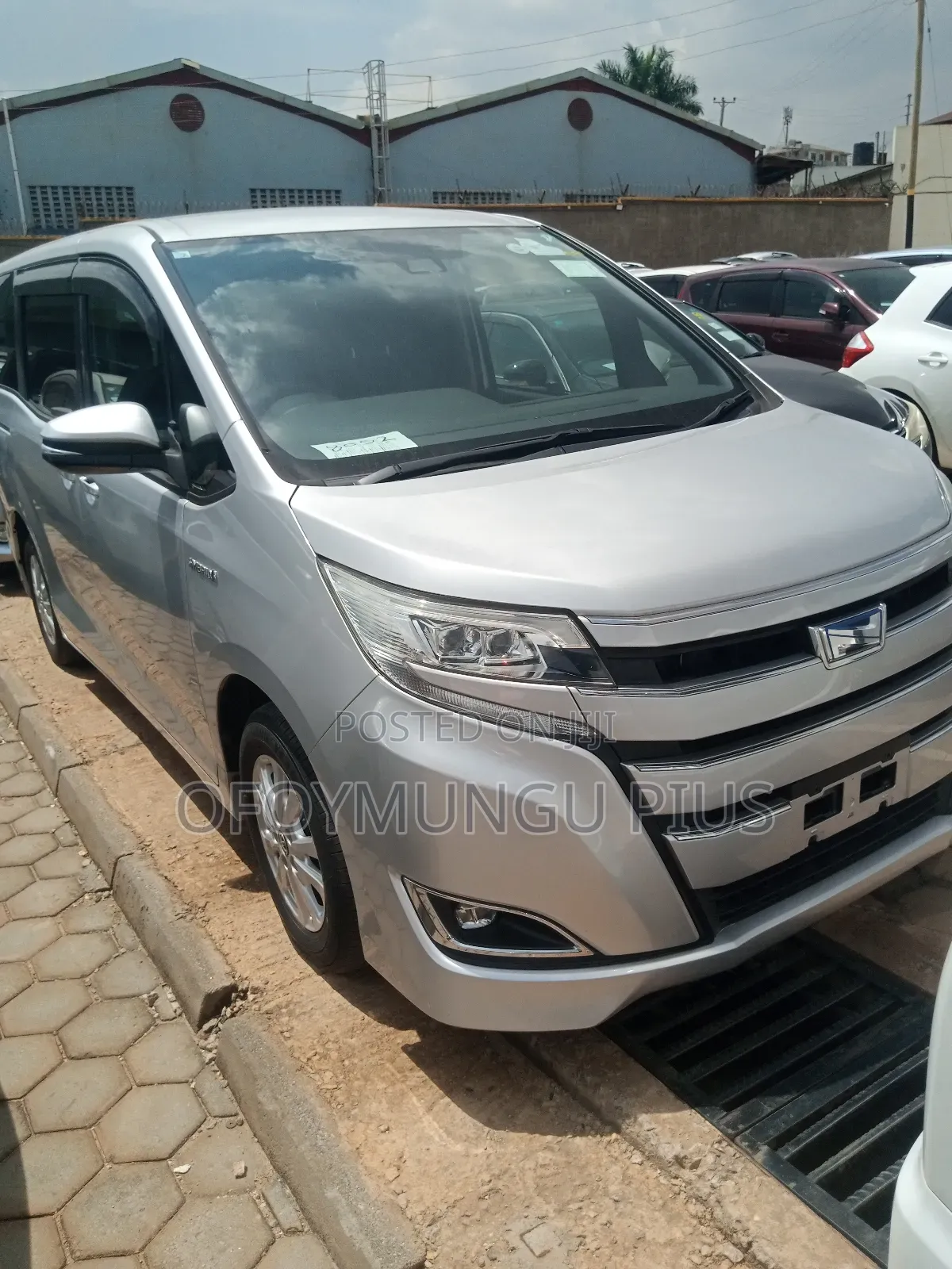 Toyota Noah 2016 Silver