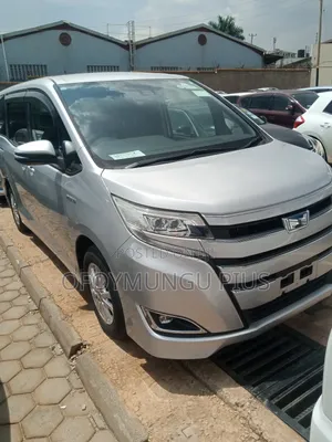 Toyota Noah 2016 Silver