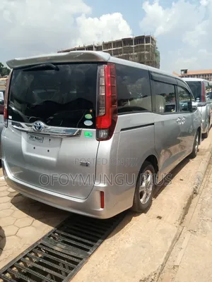 Toyota Noah 2015 Silver