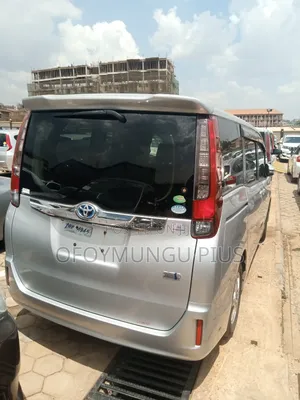 Toyota Noah 2015 Silver