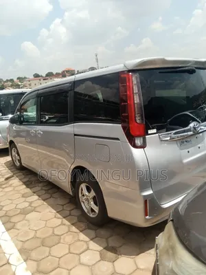 Toyota Noah 2015 Silver
