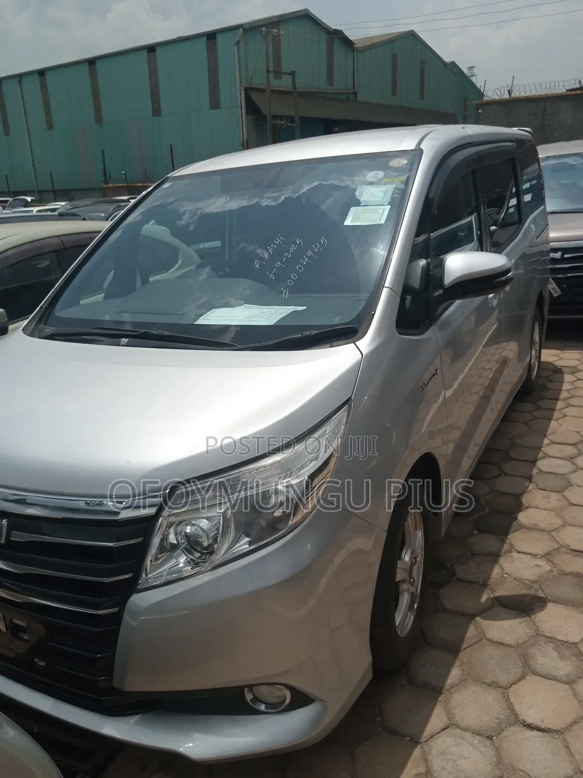 Toyota Noah 2015 Silver