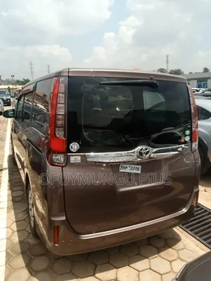 Toyota Noah 2016 Purple