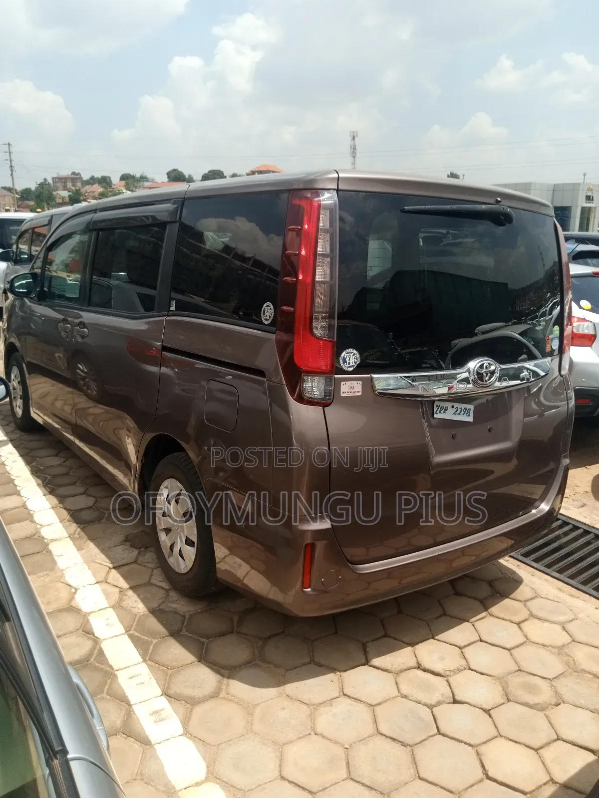 Toyota Noah 2016 Purple