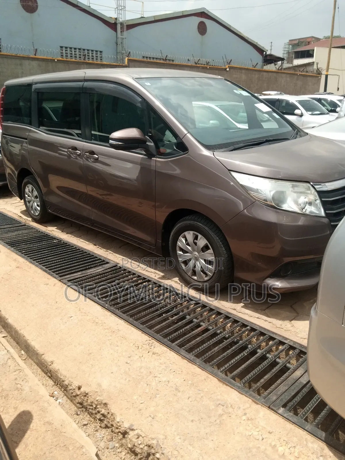 Toyota Noah 2016 Purple