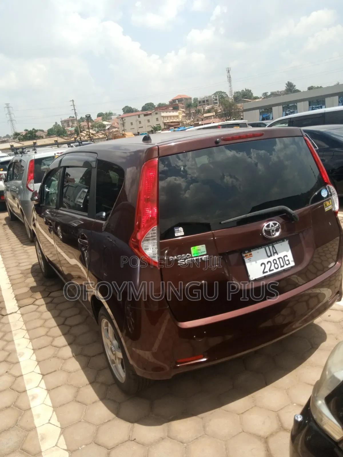 Toyota Passo Sette 2010 Maroon