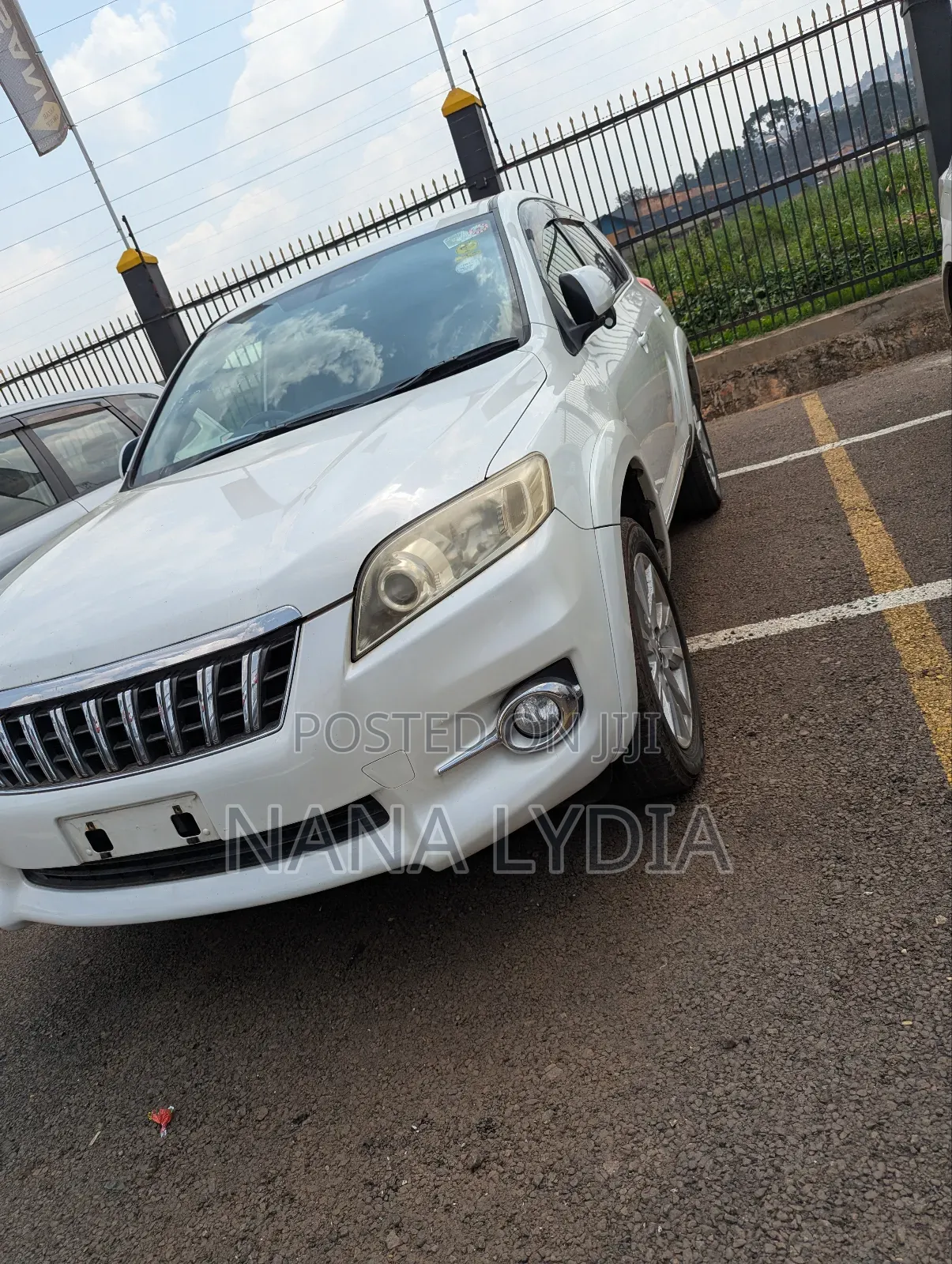 Toyota Vanguard 2011 White