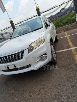Toyota Vanguard 2011 White
