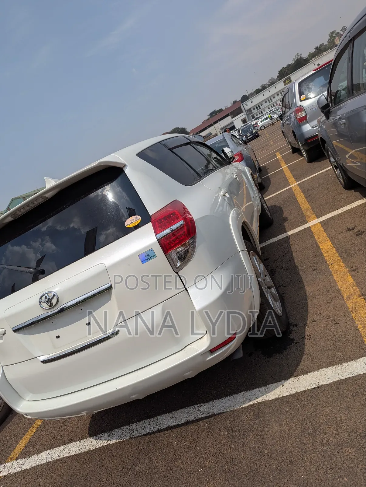 Toyota Vanguard 2011 White