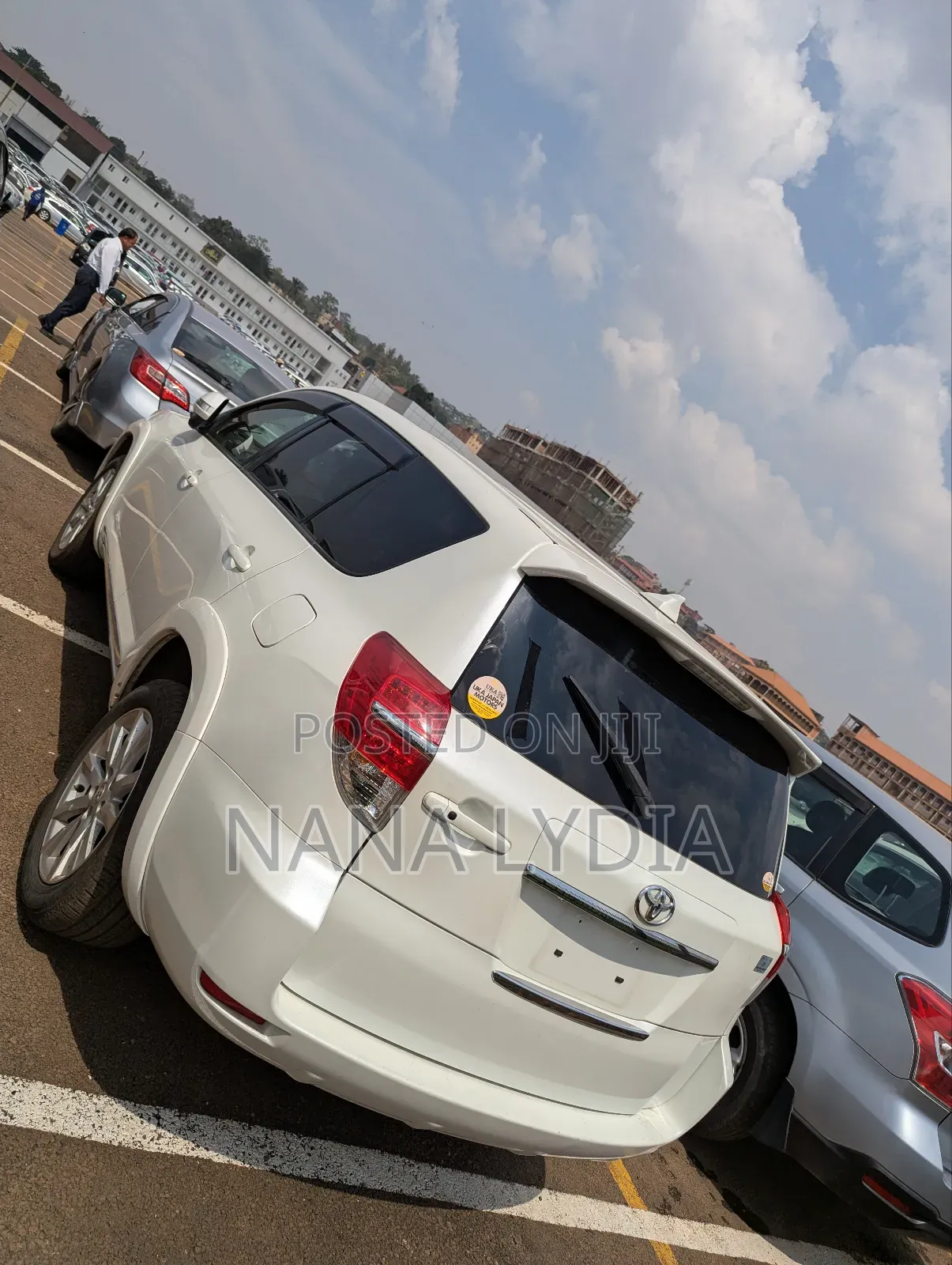 Toyota Vanguard 2011 White