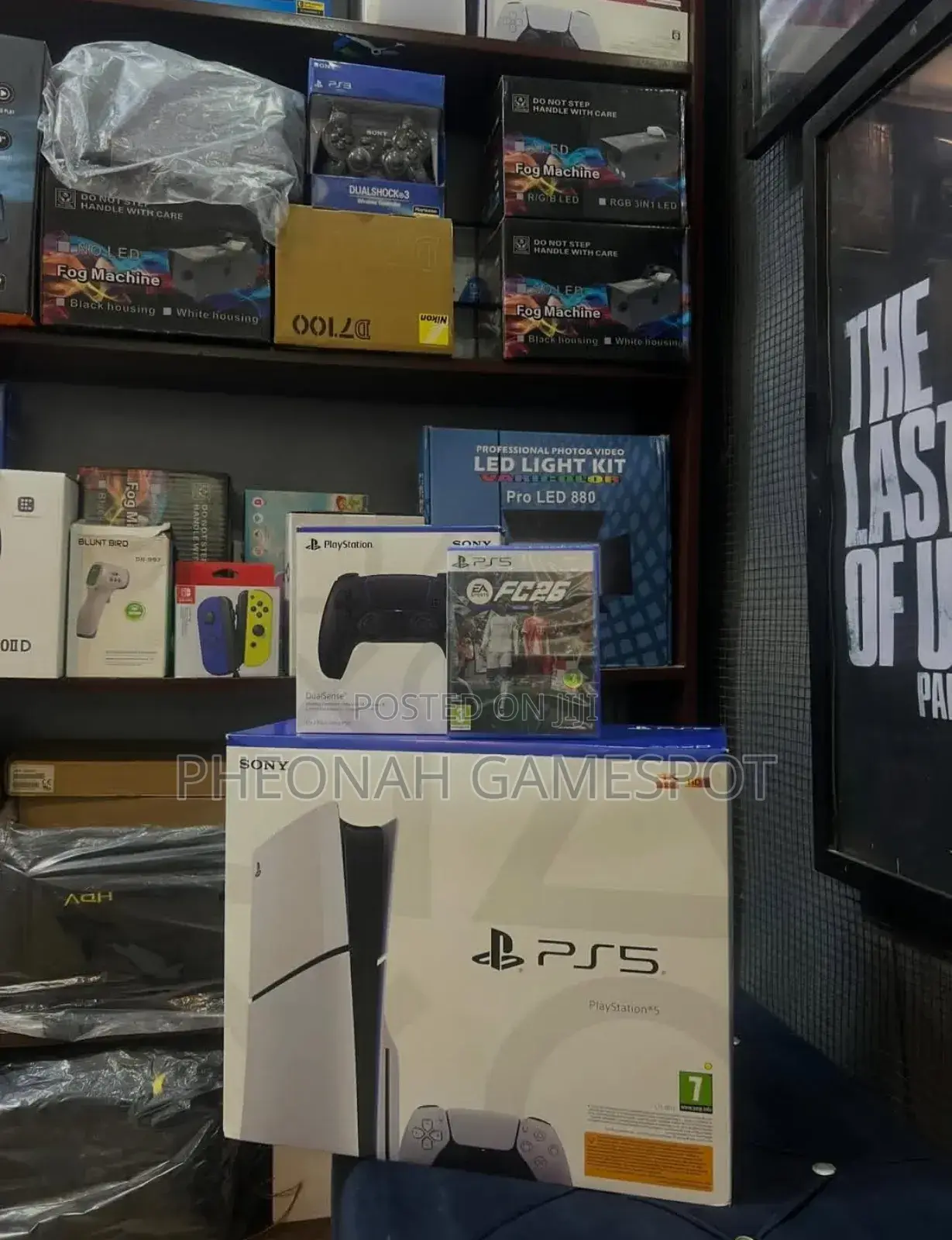 Ps5 Slim Bundle: Two Pads, Fc26, Total Joy for the Whole Family!