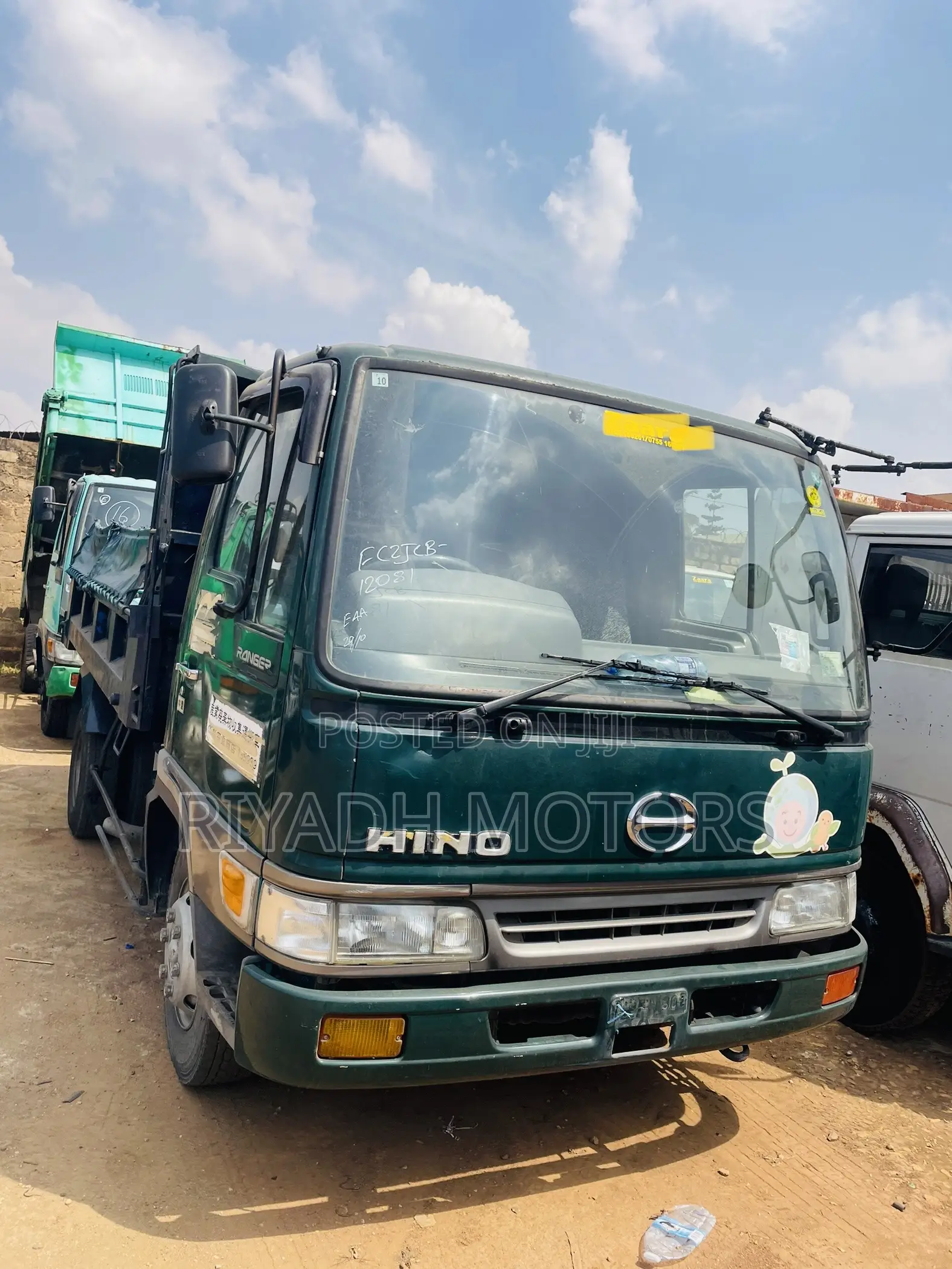 Hino With Behind Seats 1994 Green