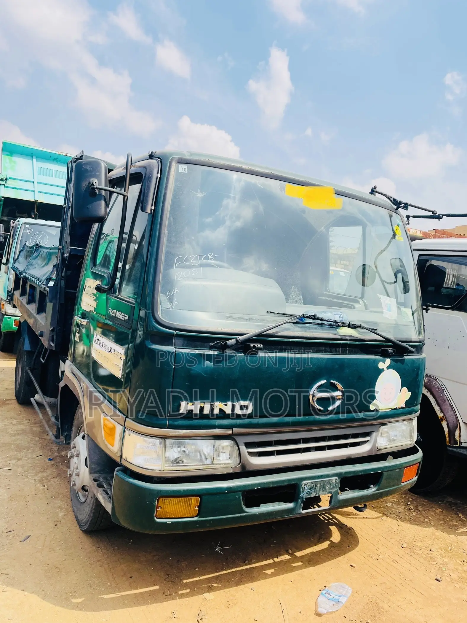 Hino With Behind Seats 1994 Green