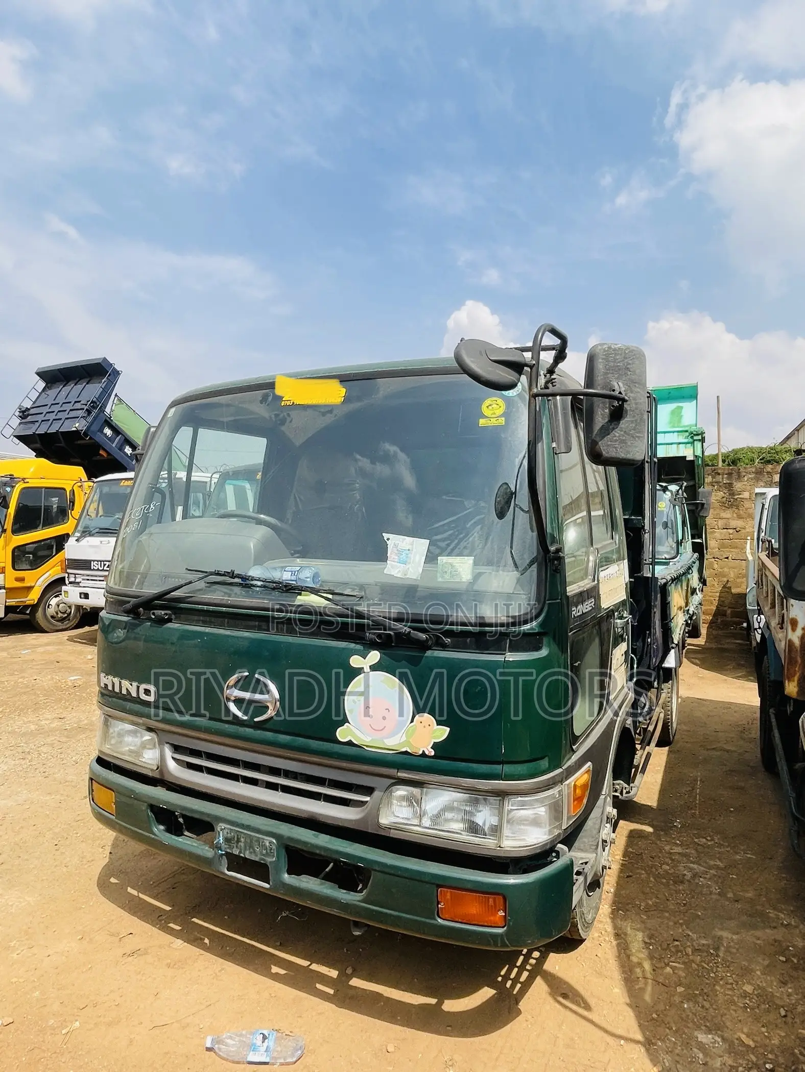 Hino With Behind Seats 1994 Green