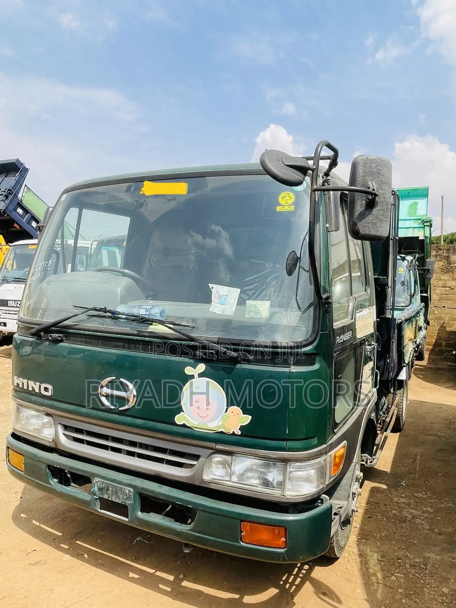 Hino With Behind Seats 1994 Green