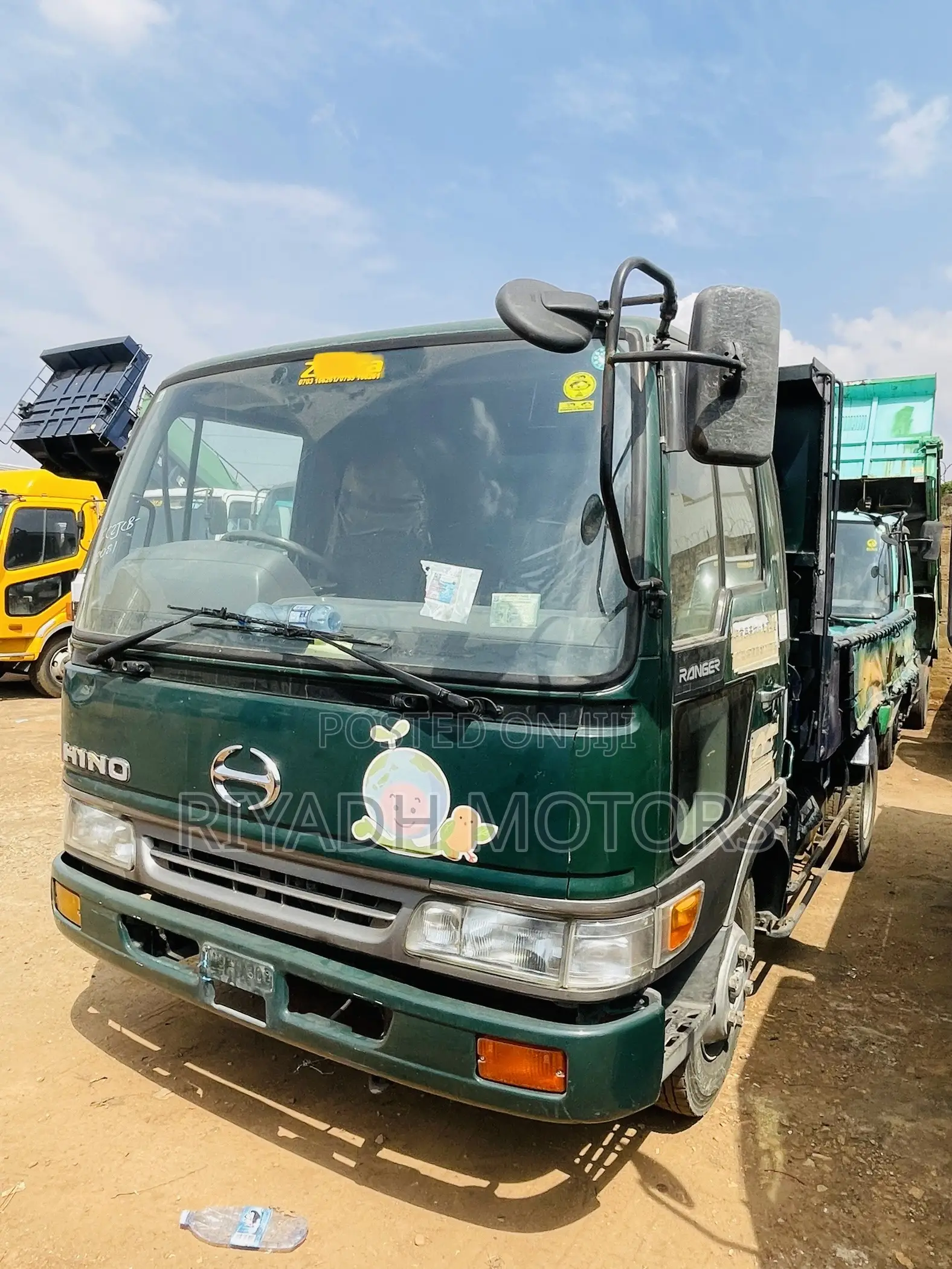 Hino With Behind Seats 1994 Green