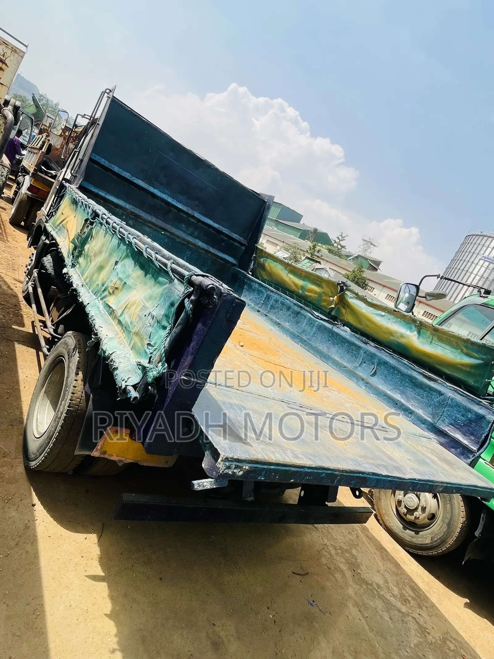 Hino With Behind Seats 1994 Green