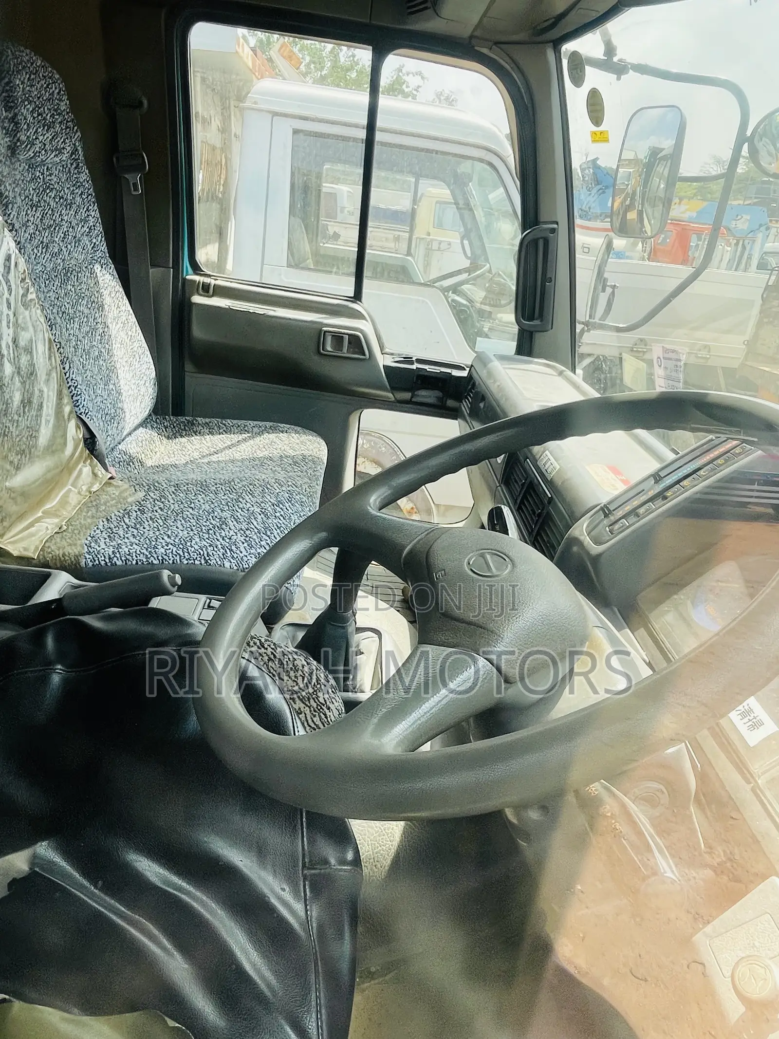 Hino With Behind Seats 1994 Green