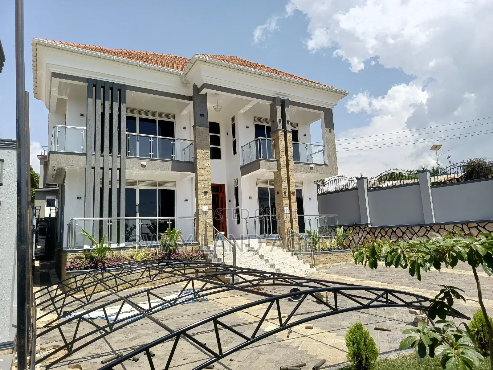 Furnished 6bdrm Mansion in Central Division for sale