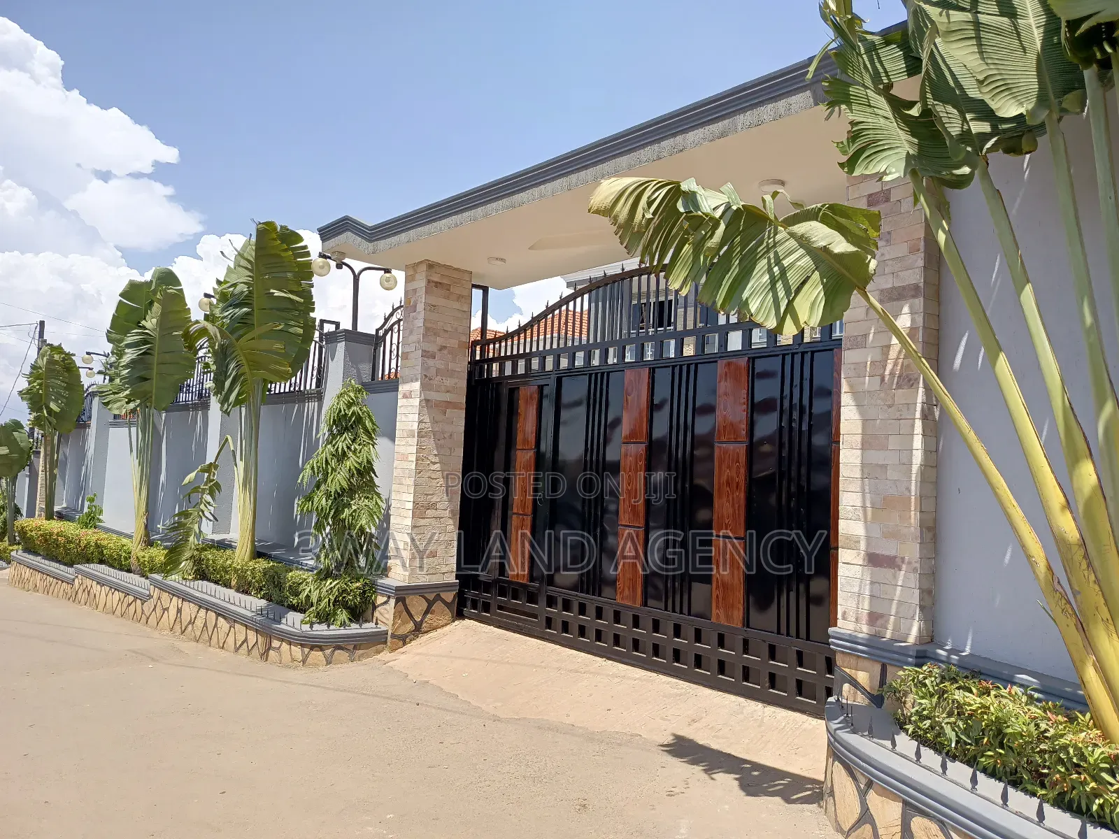 Furnished 6bdrm Mansion in Central Division for sale
