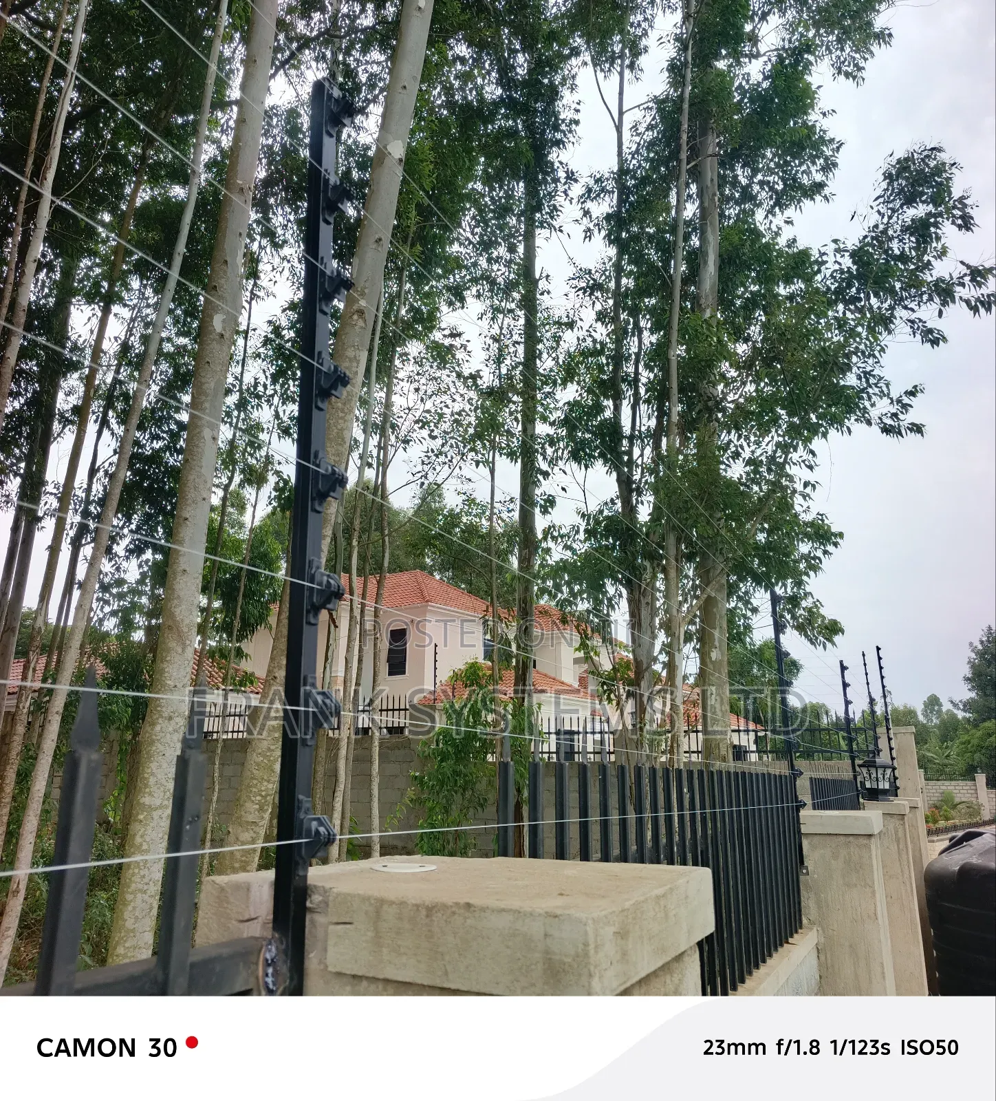 Electric Fence With Metalic Stands 8 Lines