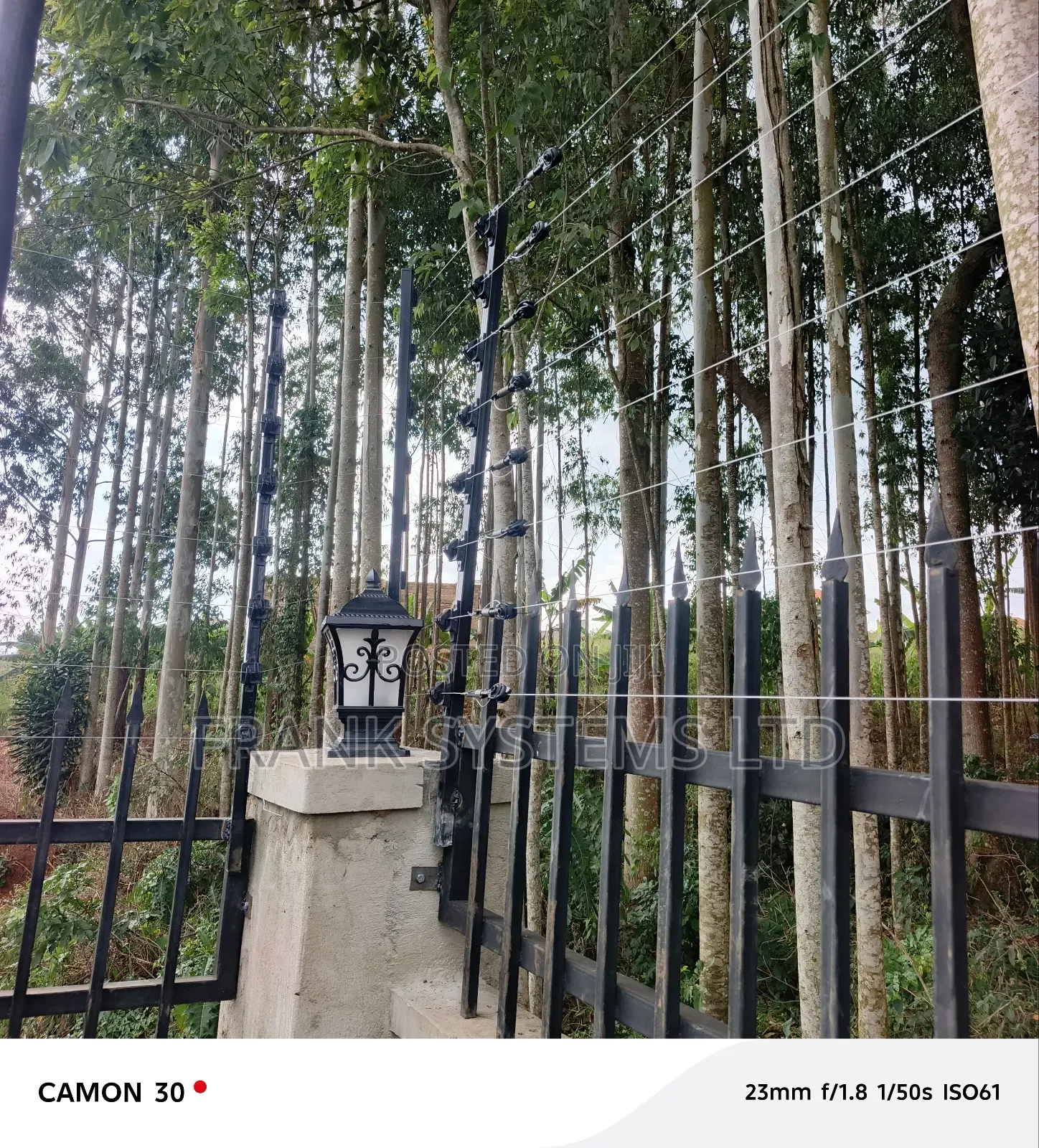 Electric Fence With Metalic Stands 8 Lines