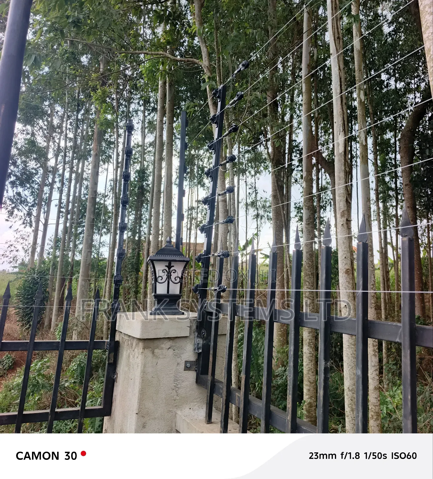 Electric Fence With Metalic Stands 8 Lines