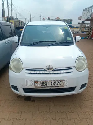 Toyota Sienta 2010 White