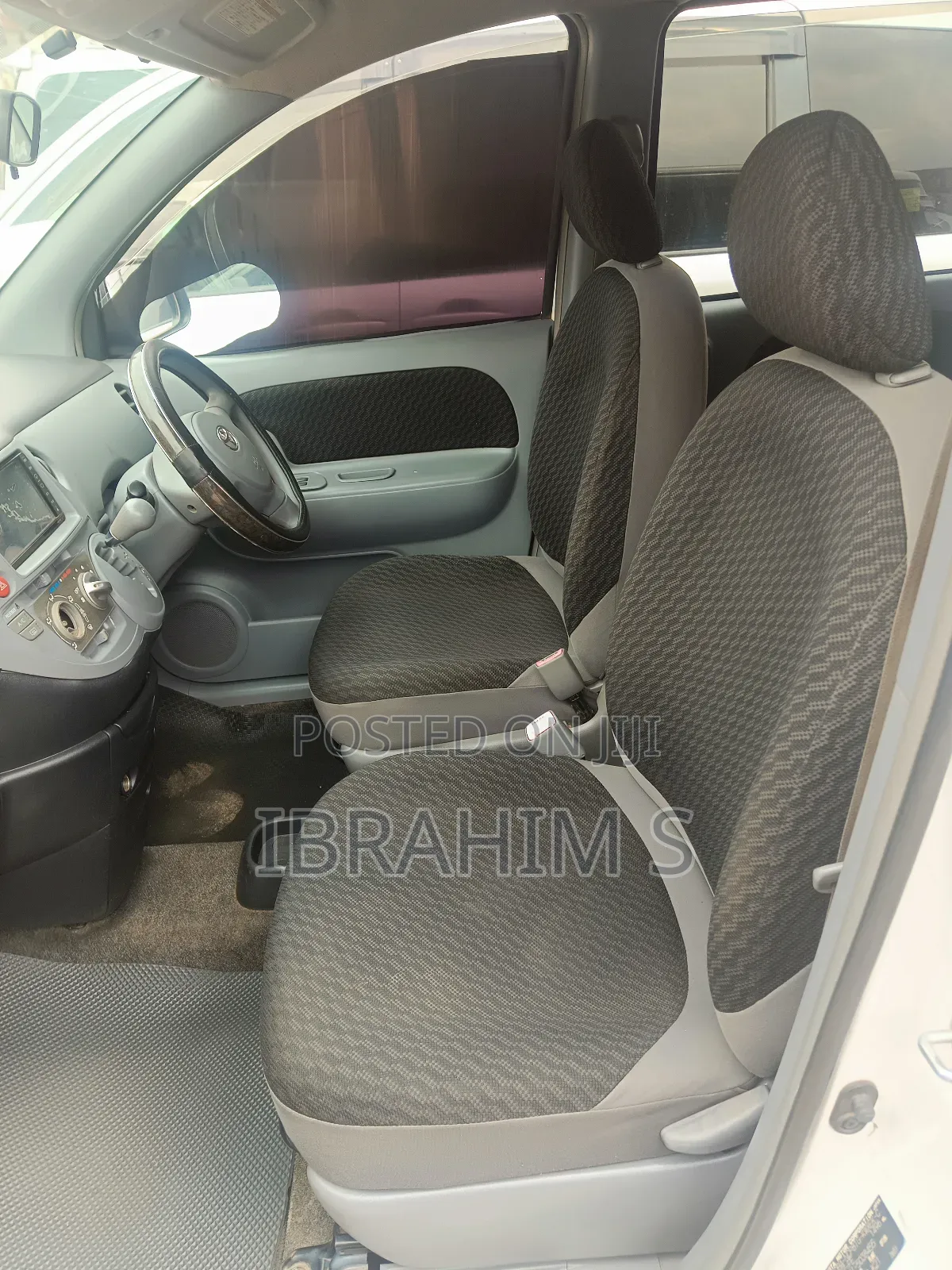 Toyota Sienta 2010 White