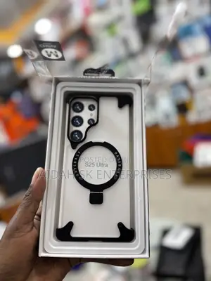 Clear Magnetic Phone Case With a Ring Holder for Galaxy S25 Ultra