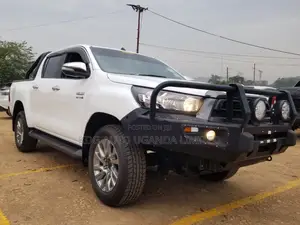 Toyota Hilux 2017 White