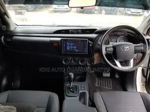 Toyota Hilux 2017 White