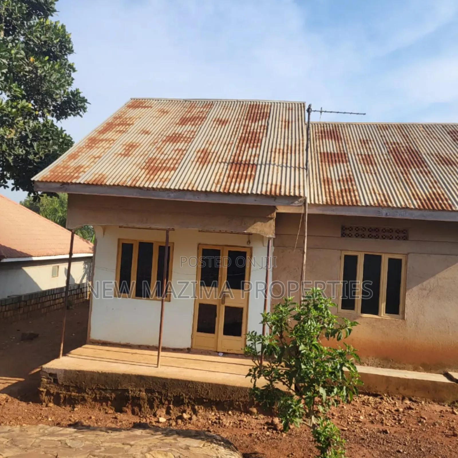 3bdrm House in Kitala Ntebe Rd, Central Division for sale