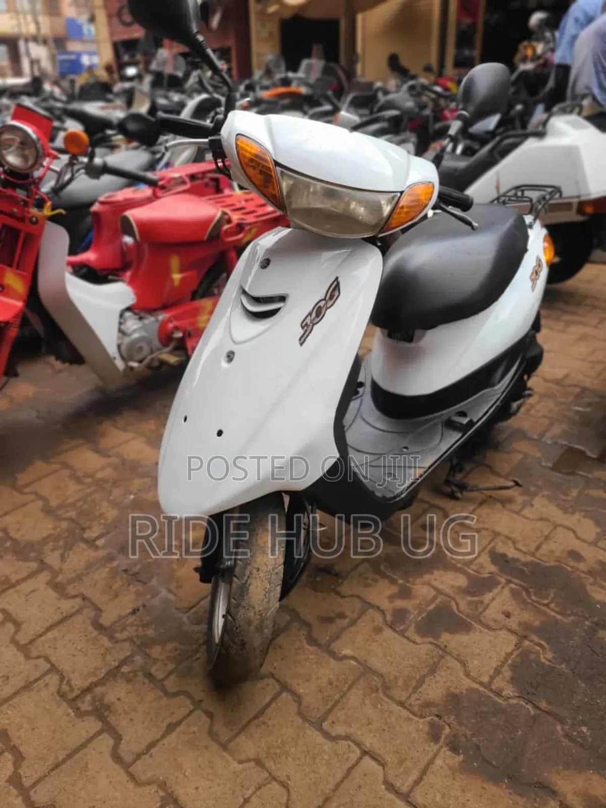 Yamaha Genesis 2010 White