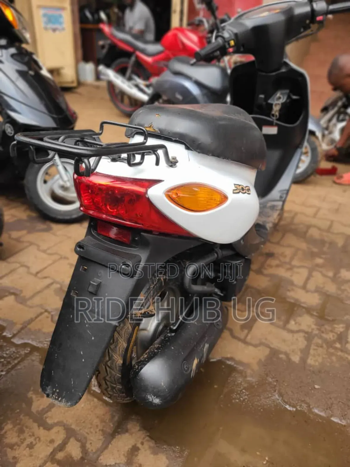 Yamaha Genesis 2010 White