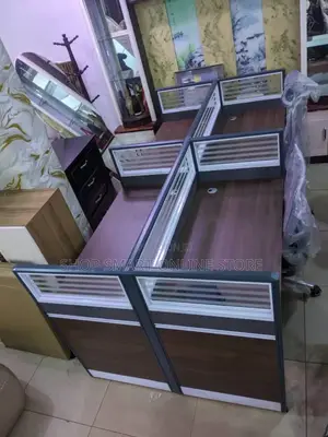 4 Seaters Work Station Table