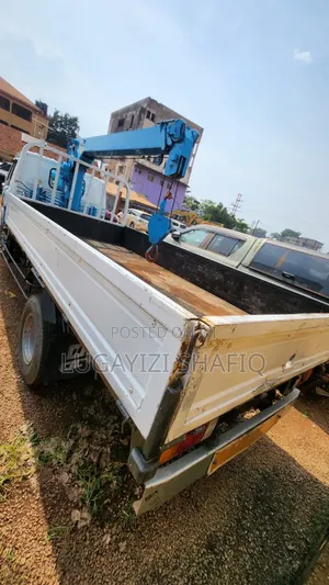 Isuzu Elf Truck 1990 White