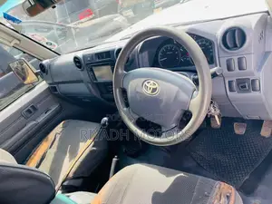 Toyota Land Cruiser 2017 White