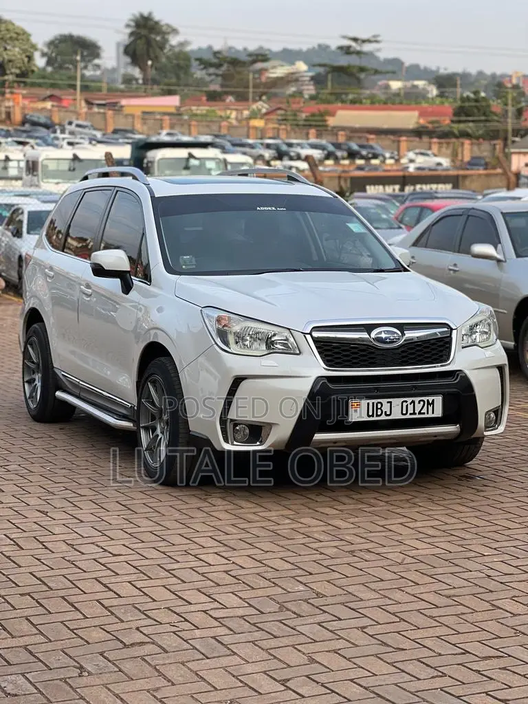 Subaru Forester 2.0XT Premium 4dr SUV AWD (2.0L 4cyl Turbo CVT) 2014 White
