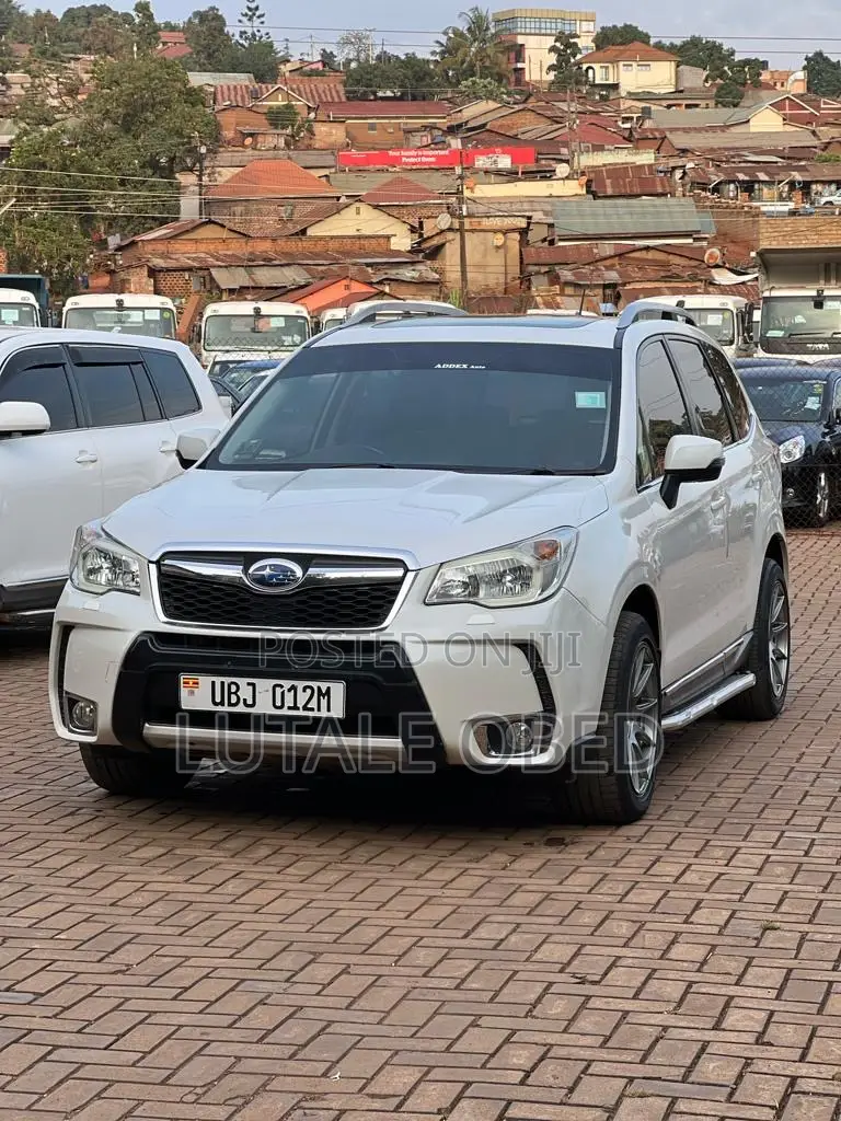 Subaru Forester 2.0XT Premium 4dr SUV AWD (2.0L 4cyl Turbo CVT) 2014 White