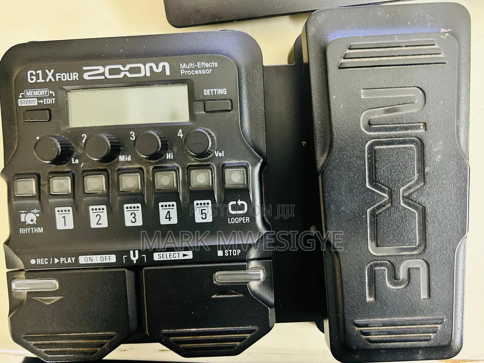 Guitar Multi-effects Pedal (Zoom G1x Four) With Expression Pedal