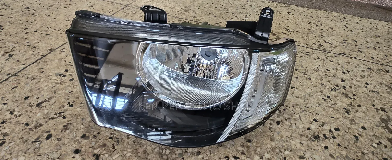 Mitsubishi L200 2009 - 2015 Headlamp