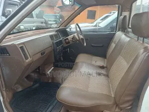 Nissan Pick-Up 1995 Off white