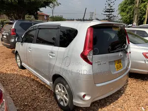 Toyota Passo Sette 1.5 AWD 2011 Silver
