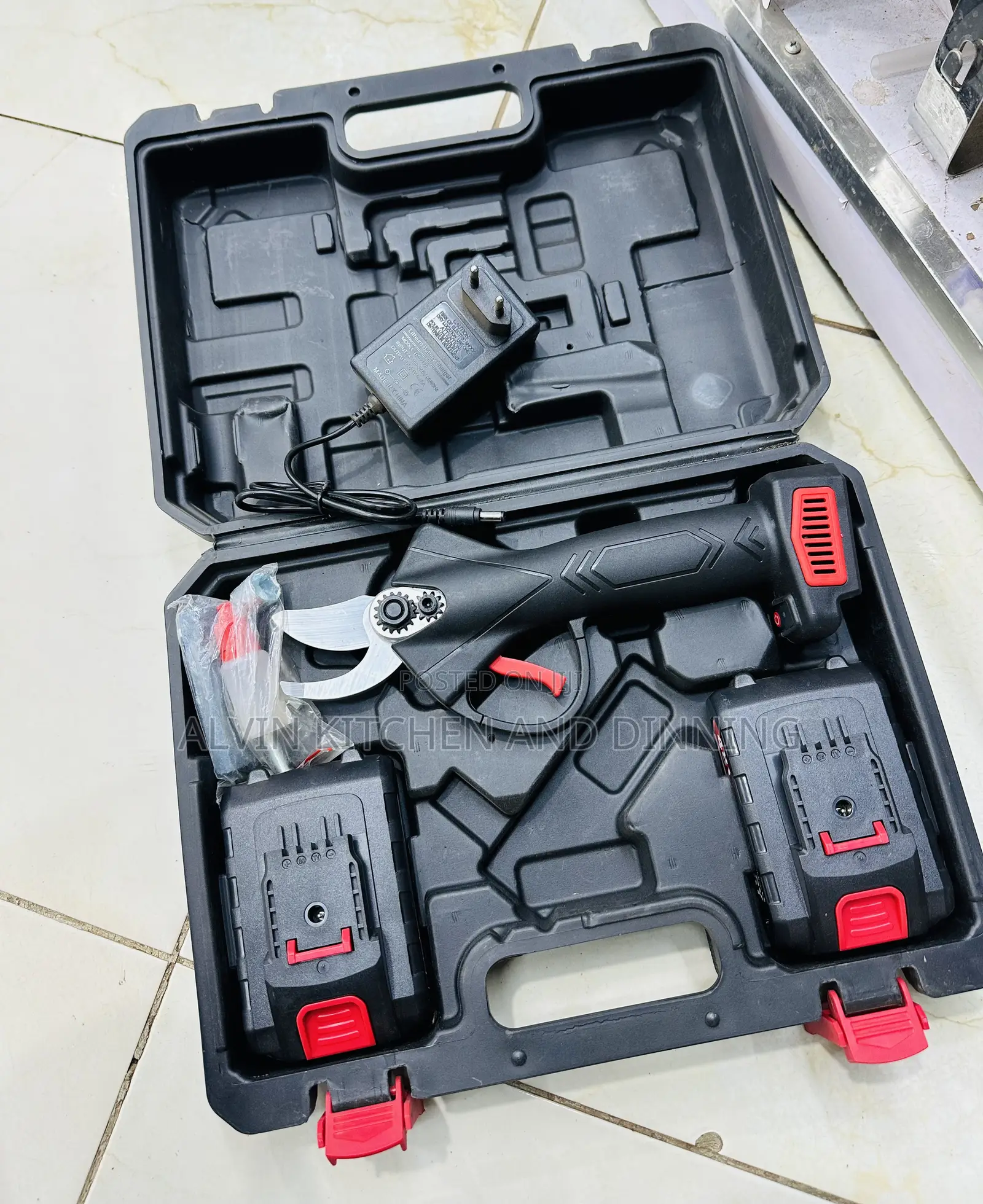 Electric Pruning Shear With Two Batteries