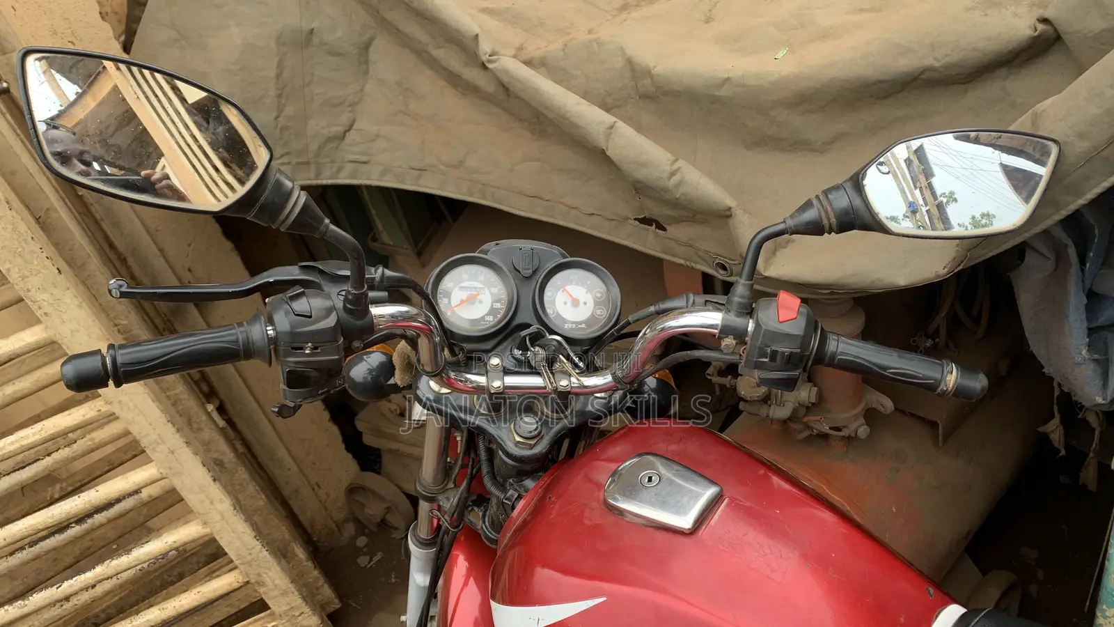TVS HLX 125 2022 Red