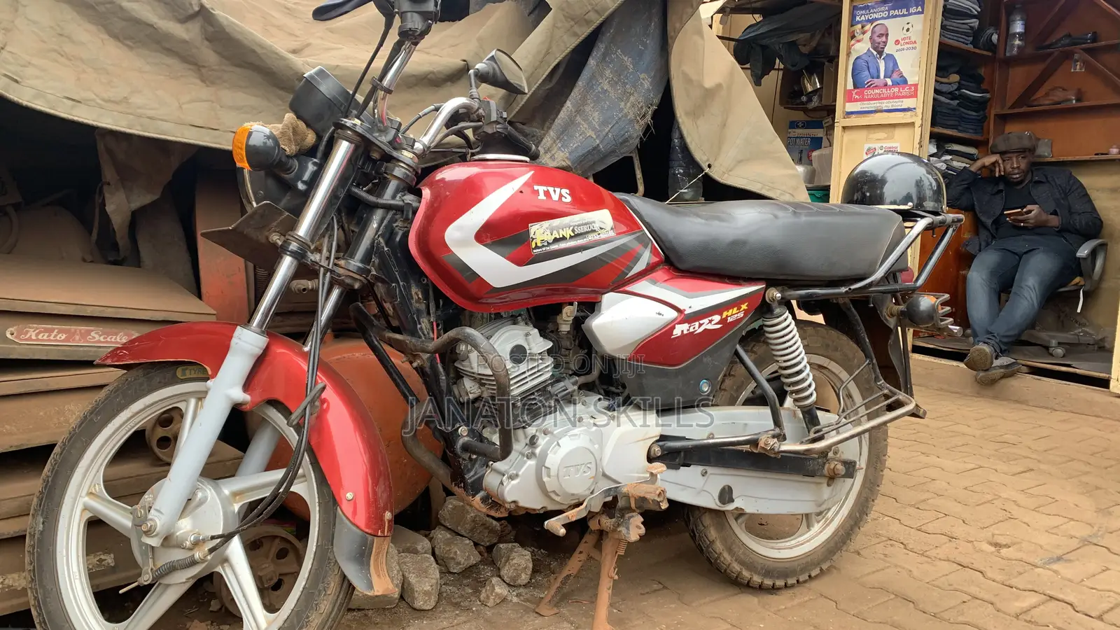 TVS HLX 125 2022 Red