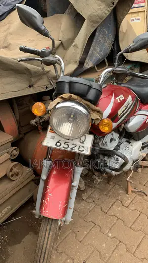 TVS HLX 125 2022 Red